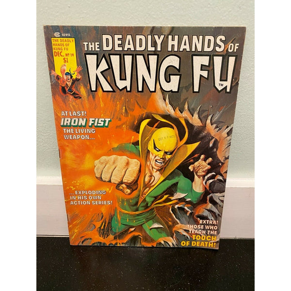Deadly Hands of Kung Fu Magazine 19 1st White Tiger Iron Fist December 1975